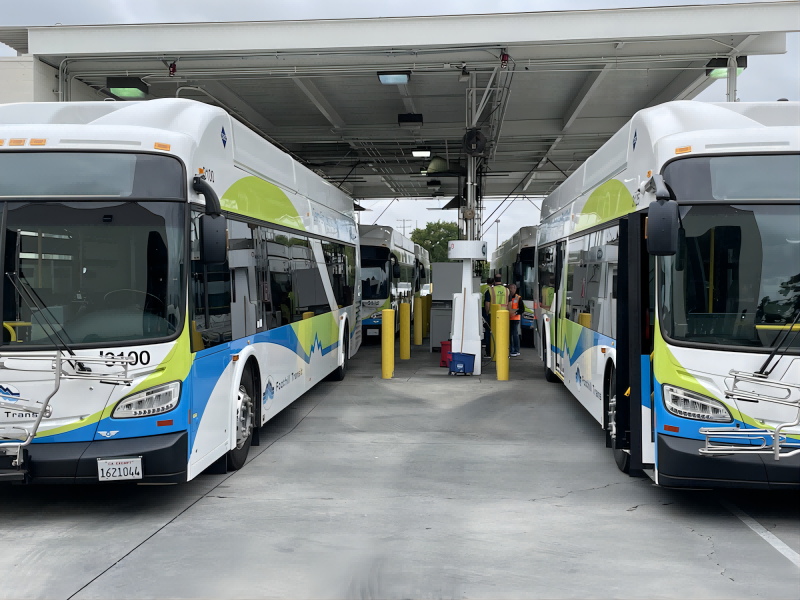 Foothill Transit-ek erregaia hornitzeko eraginkortasun berri bat lortu zuen: 19,1 kg hidrogeno 6,5 minututan
